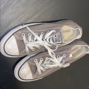 Size 8 women’s converse